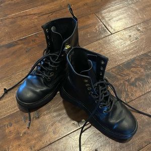 Women’s Doc Marten boots. Small platform size 5.